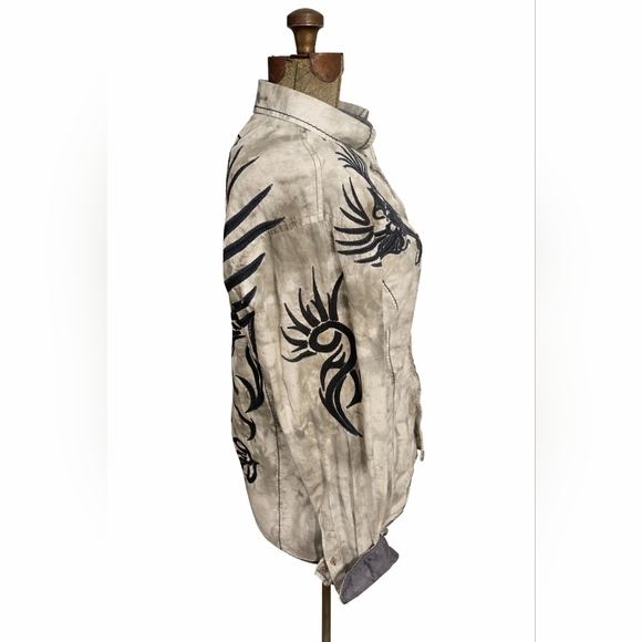 Gray and Black Roar Design Button-Up Shirt - Picture 4 of 6